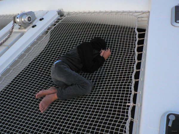 84- Romain s'est endormi sur le trampoline 